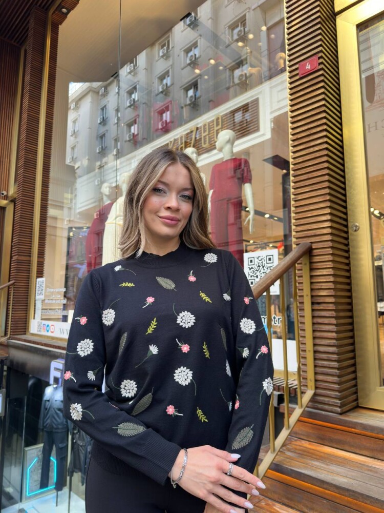 كنزة صوفية محبوكة بتطريز زهري، أسود - 32166 | كازي (طقم من 3 قطع L-XL-2XL) - 3