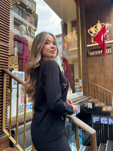 كنزة صوفية محبوكة بتطريز زهري، أسود - 32167 | كازي (طقم من 3 قطع S-M-L) - 6