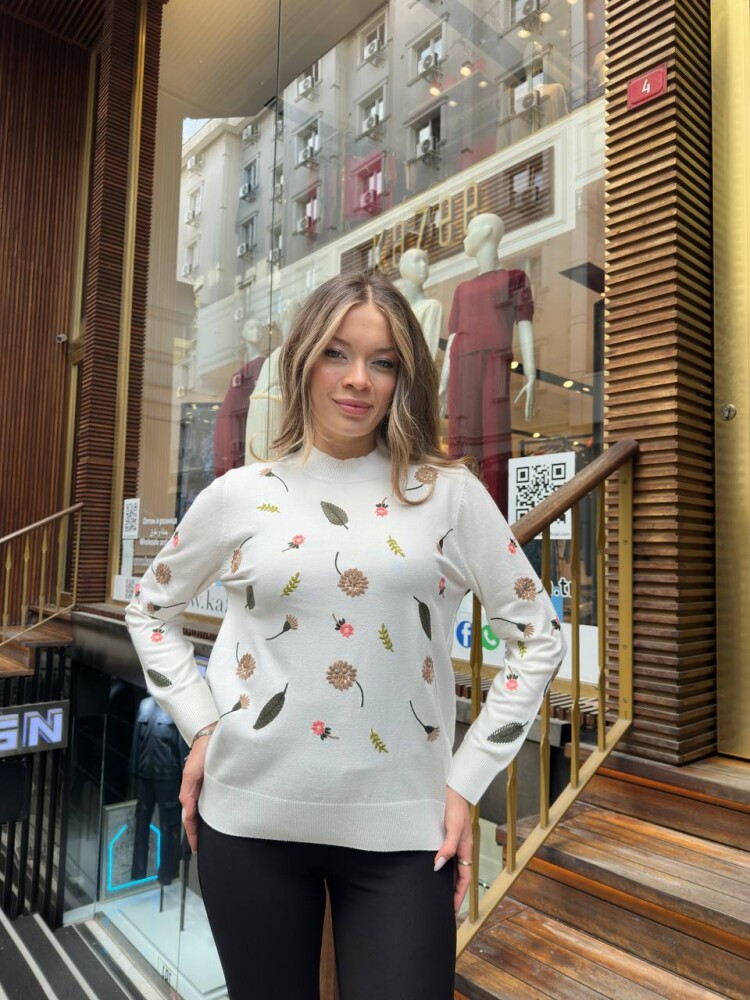 كنزة محبوكة بتطريز زهري، لون بيج فاتح - 32166 | كازي (طقم من 3 قطع، مقاسات L-XL-2XL) - 3