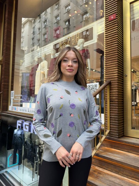 كنزة صوفية محبوكة بتطريز زهري، رمادي - 32166 | كازي (طقم من 3 قطع L-XL-2XL) - 3