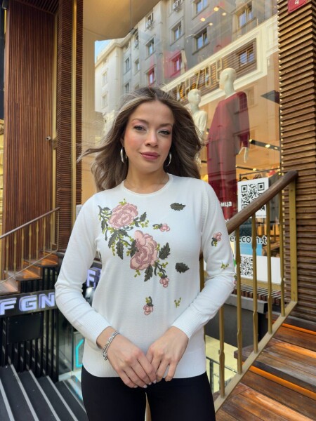 كنزة محبوكة - مزينة بالأحجار - لون بيج فاتح - 32035 | كازي (طقم من 3 قطع M-L-XL) - KAZEE (1)