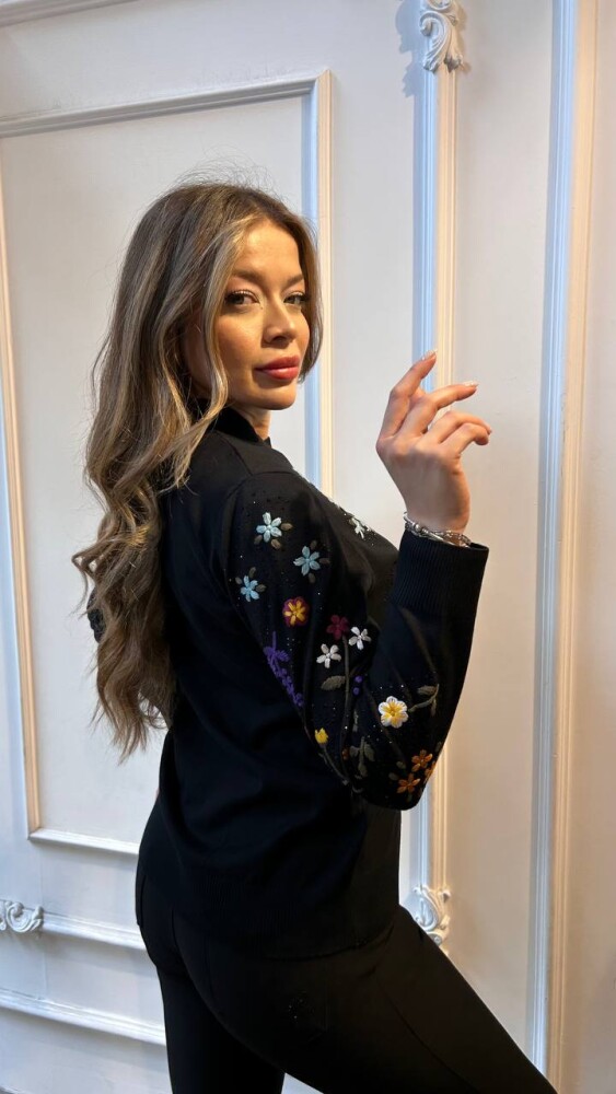 كنزة محبوكة - بنقشة زهور - أسود - 32168 | كازي (طقم من 3 قطع L-XL-2XL) - 4