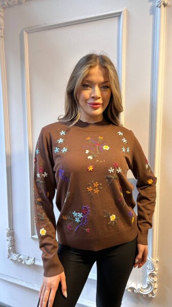 كنزة محبوكة - بنقشة زهور - بني - 32168 | كازي (طقم من 3 قطع L-XL-2XL) - 2