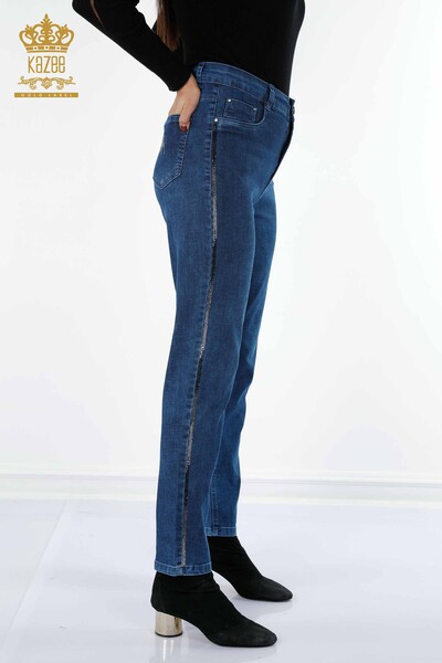 Venta al por mayor Jeans de Mujer con Raya Lateral Detalle de Piedras Escritas - 3636 | kazee - Thumbnail
