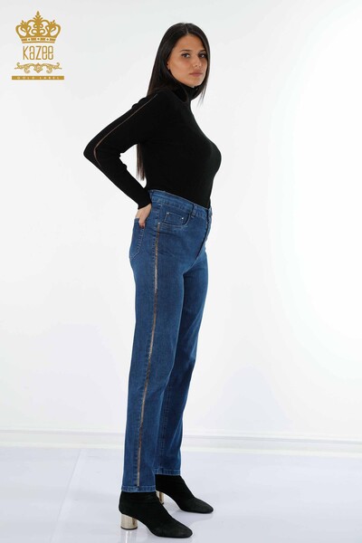 Venta al por mayor Jeans de Mujer con Raya Lateral Detalle de Piedras Escritas - 3636 | kazee - Thumbnail