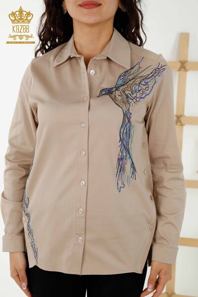 Venta al por mayor Camisa de mujer - Patrón de pájaro colorido - Beige - 20236 | kazee - Thumbnail