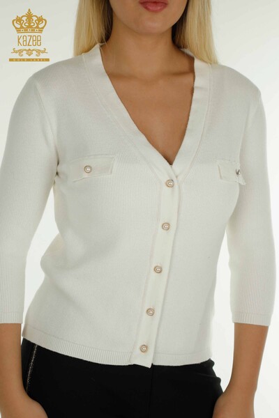 Venta al por mayor Cárdigan de mujer con botones detallados Crudo - 30366 | KAZEE - 2