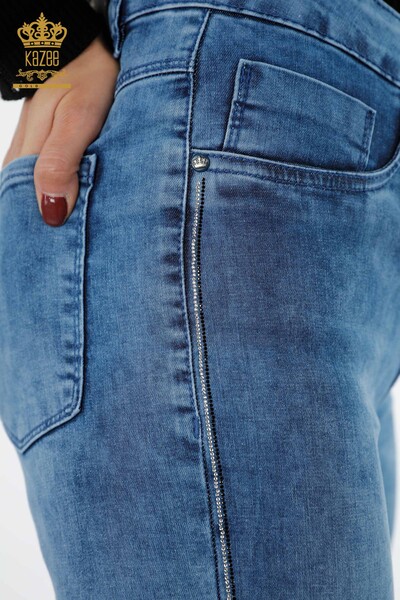 Venta al por mayor Pantalones de mezclilla para mujer con estampado de texto detallado bordado de piedra - 3553 | kazee - Thumbnail