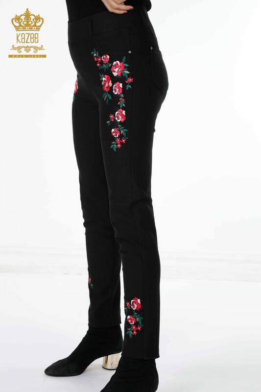 Venta al por mayor Pantalones de mujer con flores de colores bordados con bordados de piedras - 3618 | kazee