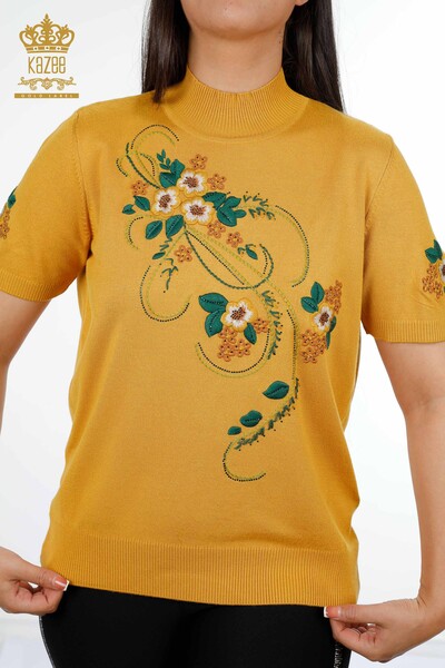 Venta al por mayor de prendas de punto para mujer con bordado floral y cuello levantado modelo americano - 16811 | kazee - Thumbnail
