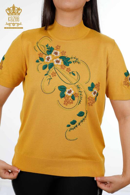 Venta al por mayor de prendas de punto para mujer con bordado floral y cuello levantado modelo americano - 16811 | kazee