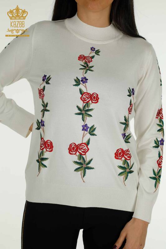 Venta al por mayor Suéter de punto para mujer con estampado de rosas Crudo - 16285 | KAZEE