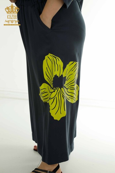 Женский костюм-двойка с цветочным принтом оптом, черный - 2403-7029 | М&Т - Thumbnail