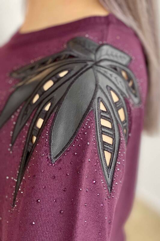 Женский трикотажный свитер оптом с вышитыми камнями Подробные рукава - 16575 | КАZЕЕ