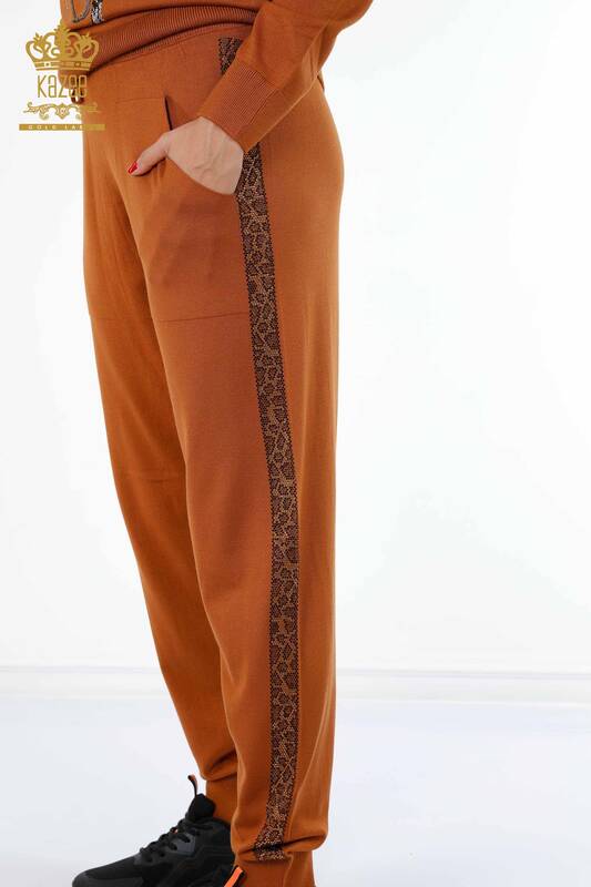 оптом женский спортивный костюм с карманом с леопардовым рисунком и вышивкой - 16507 | КАZЕЕ