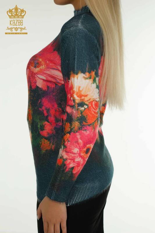 Женский вязаный свитер оптом из ангоры с цифровой вышивкой камнем - 40044 | КАZEE