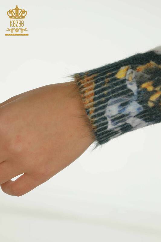 Женский вязаный свитер оптом из ангоры с цифровой вышивкой камнем - 40030 | КАZEE