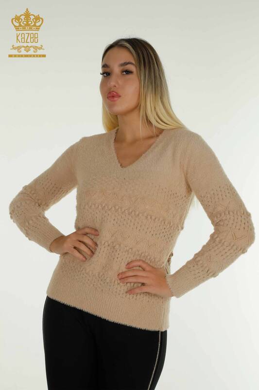 Женский вязаный свитер оптом из ангоры с V-образным вырезом, бежевый - 30697 | КАZEE