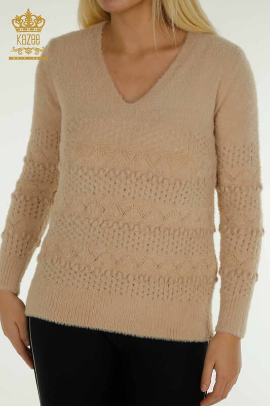 Женский вязаный свитер оптом из ангоры с V-образным вырезом, бежевый - 30697 | КАZEE