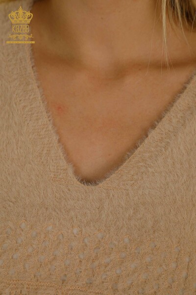 Женский вязаный свитер оптом из ангоры с V-образным вырезом, бежевый - 30697 | КАZEE - Thumbnail (2)