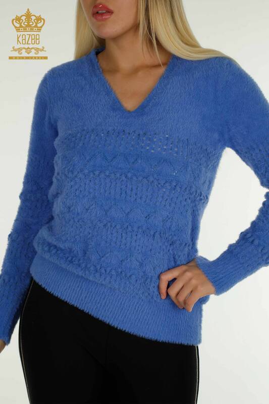 Женский вязаный свитер оптом из ангоры, синий с V-образным вырезом - 30697 | КАZEE