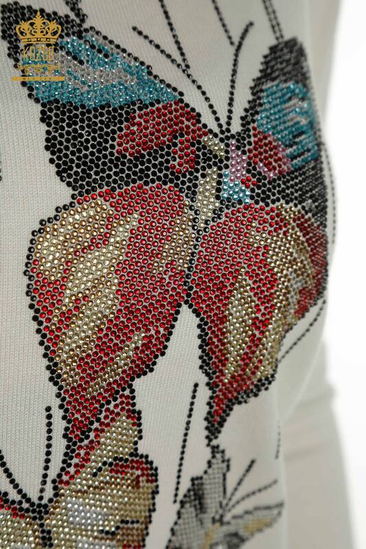 Женский вязаный свитер оптом с вышивкой бабочки экрю - 30215 | КАZEE