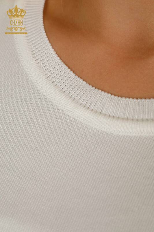 Базовый женский трикотажный свитер с логотипом цвета экрю оптом - 11052 | КАZEE