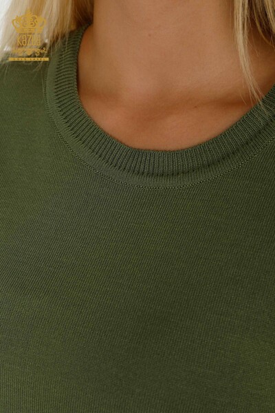 Женский трикотажный свитер оптом с базовым логотипом цвета хаки - 11052 | КАZEE - Thumbnail