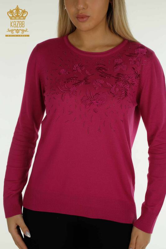Женский вязаный свитер с цветочной вышивкой цвета фуксии оптом - 16849 | КАZEE
