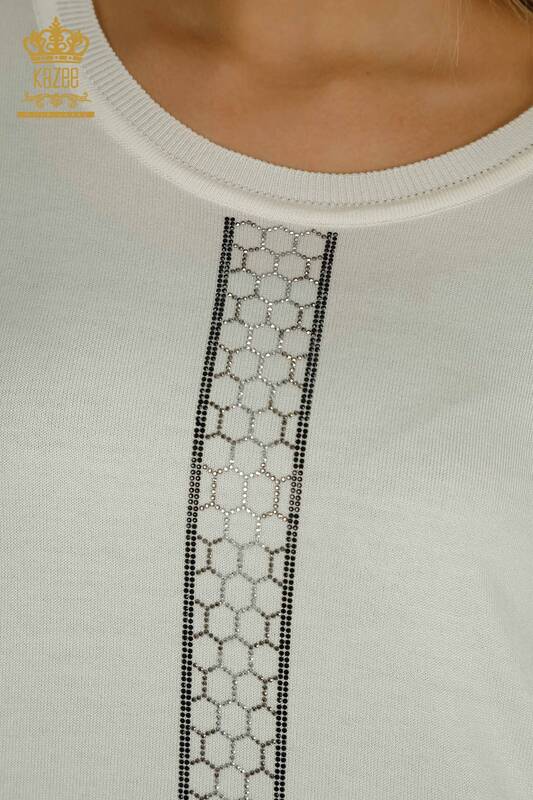 Женский вязаный свитер оптом с вышивкой камнями экрю - 30601 | КАZEE