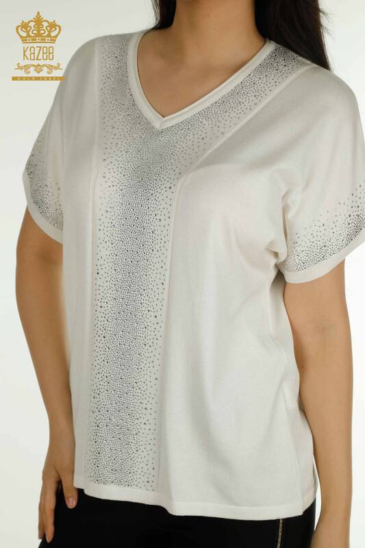 Женский вязаный свитер оптом с вышивкой камнями экрю - 30761 | КАZEE