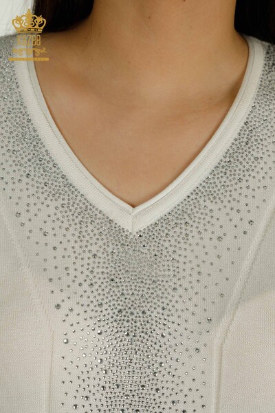 Женский вязаный свитер оптом с вышивкой камнями экрю - 30761 | КАZEE - Thumbnail