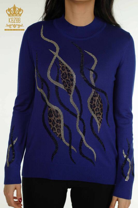 Женский трикотажный свитер оптом Сакс с вышивкой камнями - 30096 | КАZEE