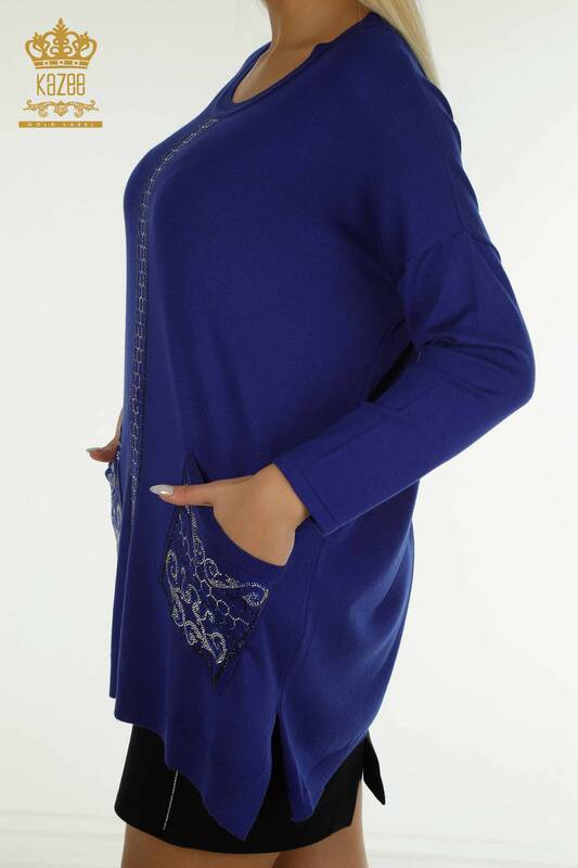 Женский вязаный свитер оптом Сакс с вышивкой камнями - 30601 | КАZEE