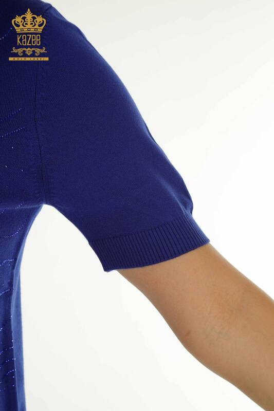 Женский вязаный свитер оптом сакс с вышивкой камнем - 30659 | КАZEE