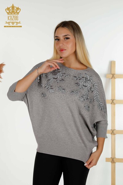 Kazee - Женский вязаный свитер оптом с вышивкой камнями, серый - 16799 | КАZEE