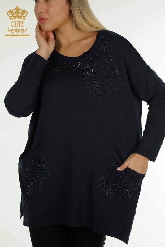 Женский вязаный свитер оптом с вышивкой камнями темно-синий - 30623 | КАZEE