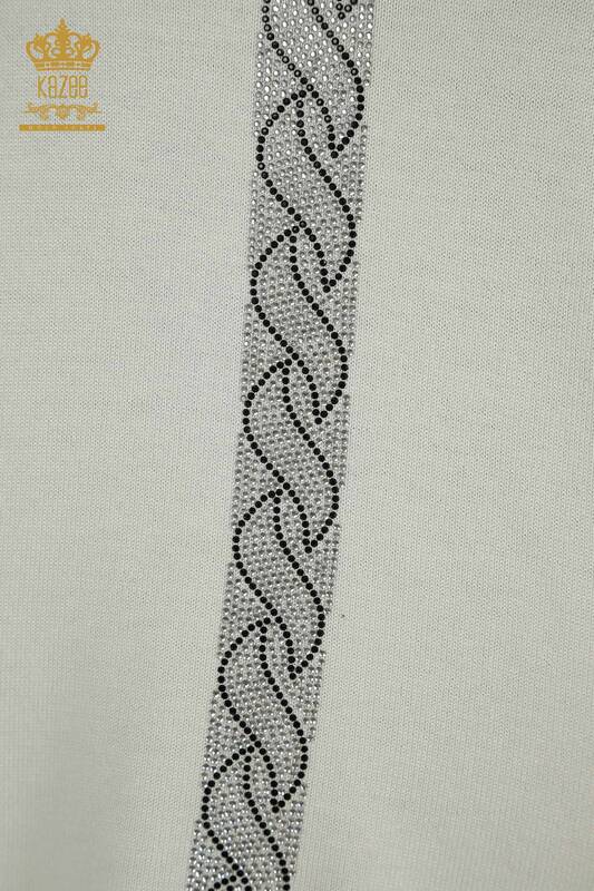 Женский вязаный свитер с карманами цвета экрю оптом - 30622 | КАZEE