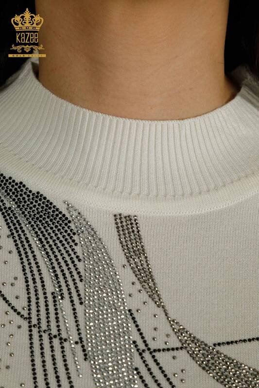 Женский вязаный свитер оптом с вышивкой кристаллами экрю - 30469 | КАZEE