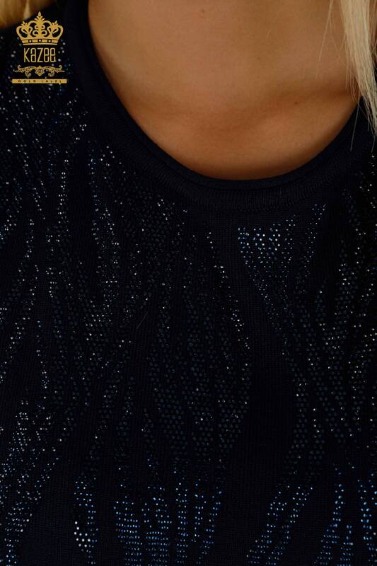 Женский вязаный свитер оптом с вышивкой кристаллами темно-синего цвета - 30332 | КАZEE