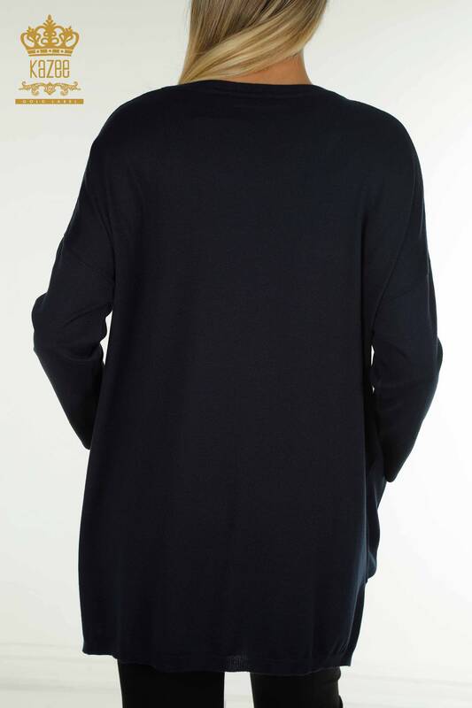 Женский вязаный свитер оптом с вышивкой кристаллами темно-синего цвета - 30602 | КАZEE