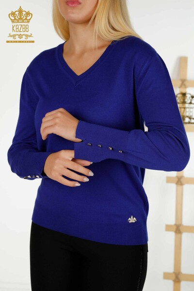 Пуговицы женского трикотажного свитера оптом, детальный электрический цвет - 30139 | КАZEE - Thumbnail
