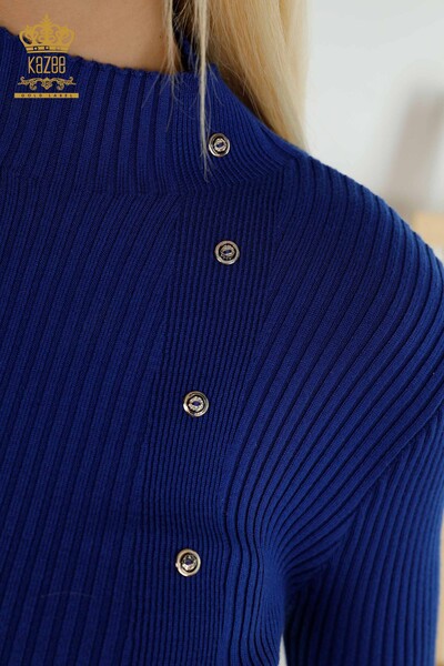 Пуговицы женского трикотажного свитера оптом, детальный электрический цвет - 30394 | КАZEE - Thumbnail
