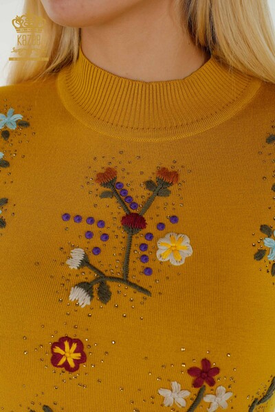 Женский вязаный свитер оптом с разноцветной цветочной вышивкой шафрана - 16445 | КАZEE - Thumbnail (2)