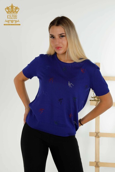 Kazee - Женский вязаный свитер оптом сакс с разноцветной вышивкой камнями - 30327 | КАZEE