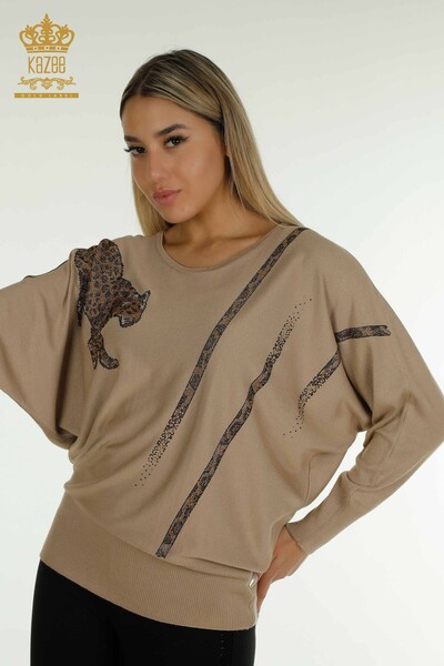 Женский вязаный свитер оптом с леопардовой вышивкой, бежевый - 30633 | КAZEE - Thumbnail