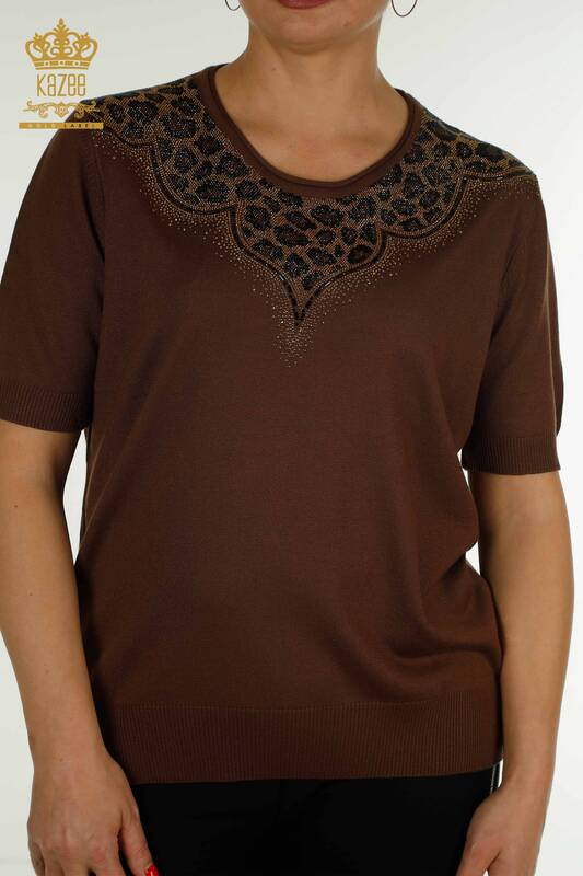 Женский вязаный свитер оптом с леопардовой вышивкой, коричневый - 30329 | КАZEE