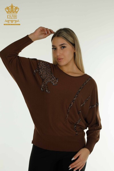 Kazee - Женский вязаный свитер оптом с леопардовой вышивкой, коричневый - 30633 | КАZEE