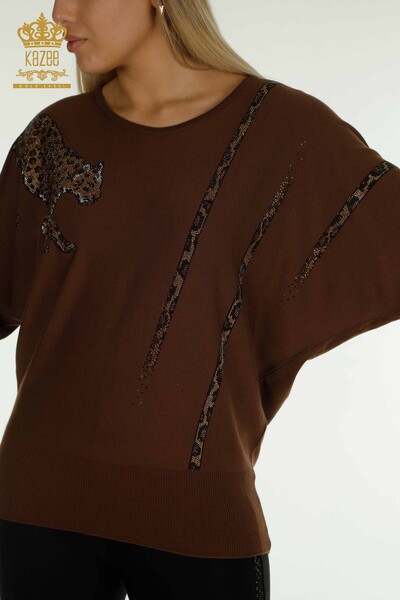 Kazee - Женский вязаный свитер оптом с леопардовой вышивкой, коричневый - 30633 | КАZEE (1)