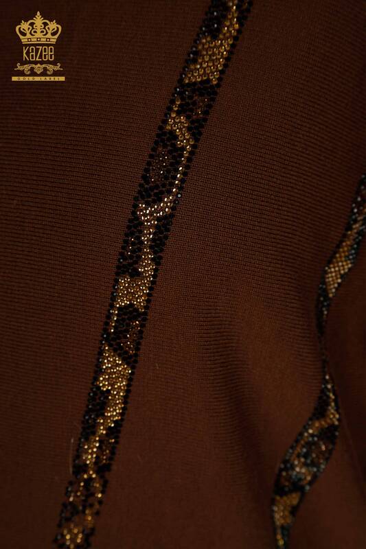 Женский вязаный свитер оптом с леопардовой вышивкой, коричневый - 30633 | КАZEE